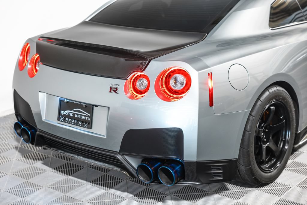 Used 2015 Nissan GT-R Black Edition AWD/4WD image 9