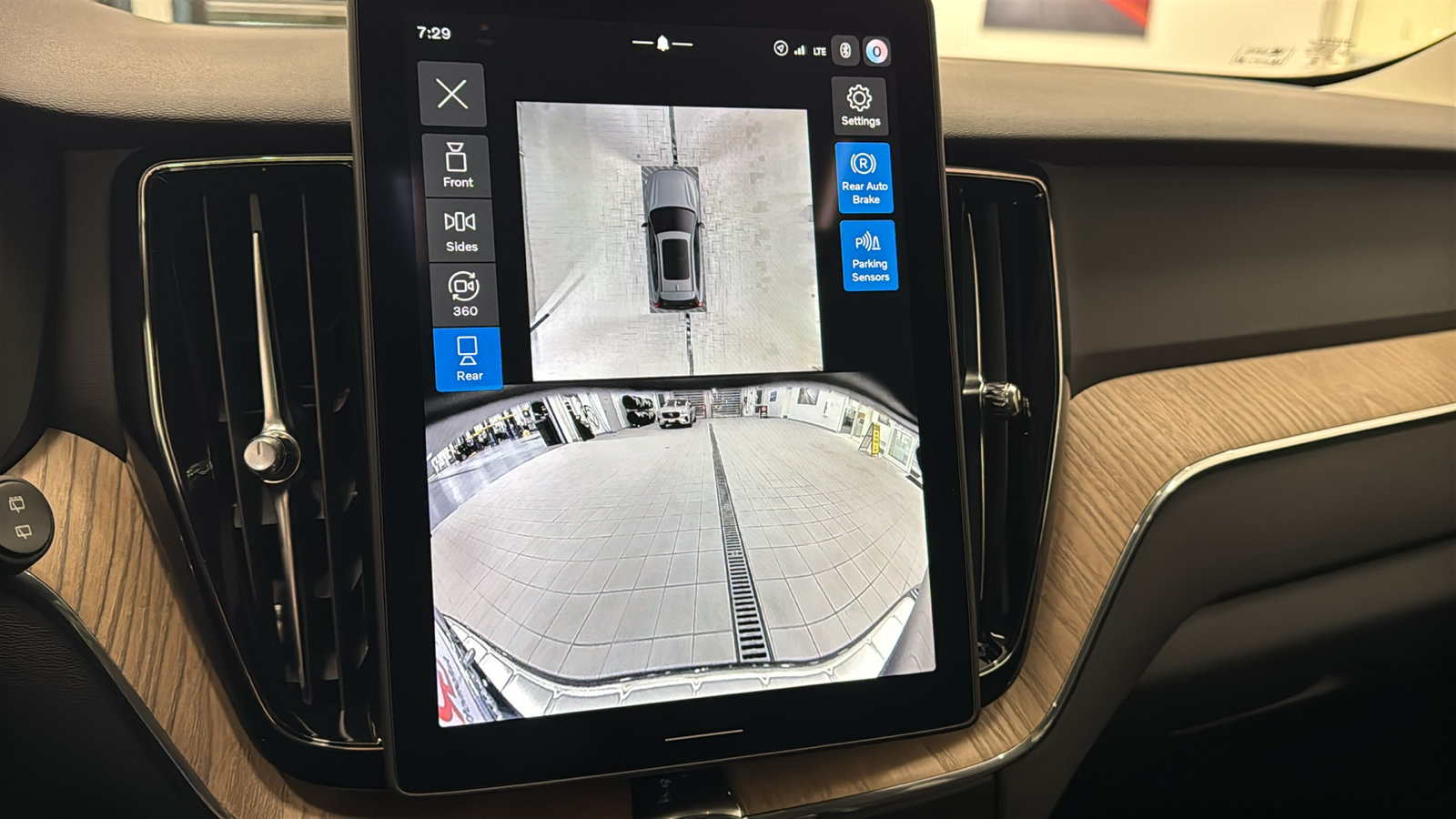 New 2027 Volvo XC60 T8 Plus AWD/4WD image 18