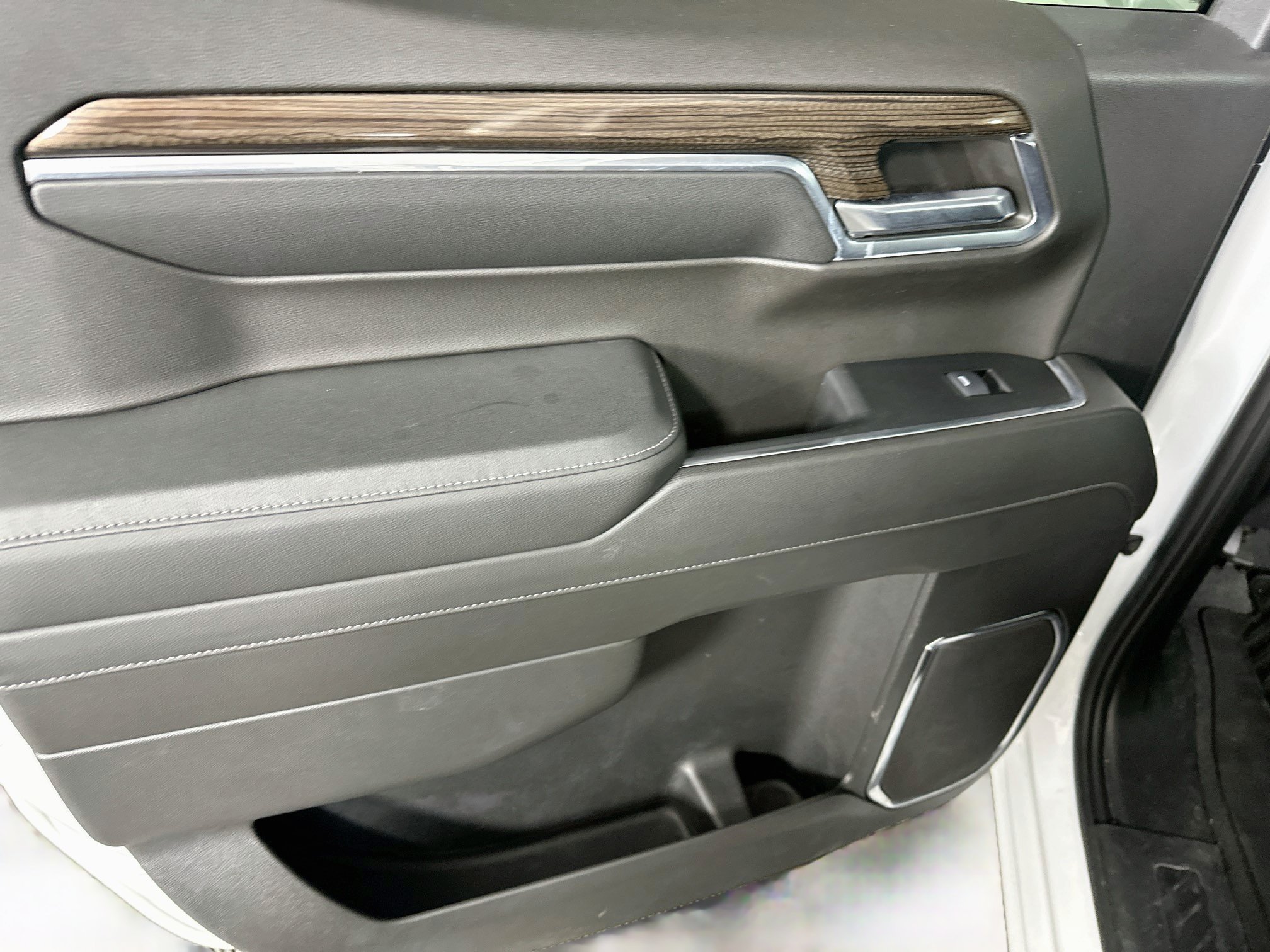 Used 2024 Chevrolet Silverado 1500 LT AWD/4WD image 26