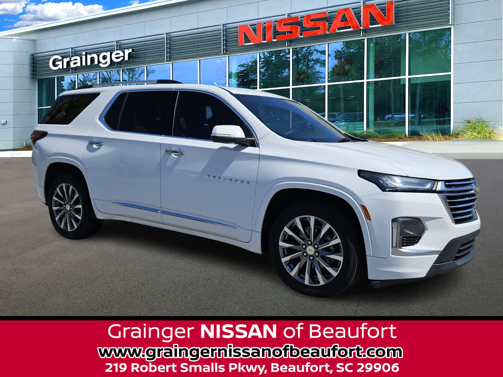 Used 2023 Chevrolet Traverse Premier FWD image 1