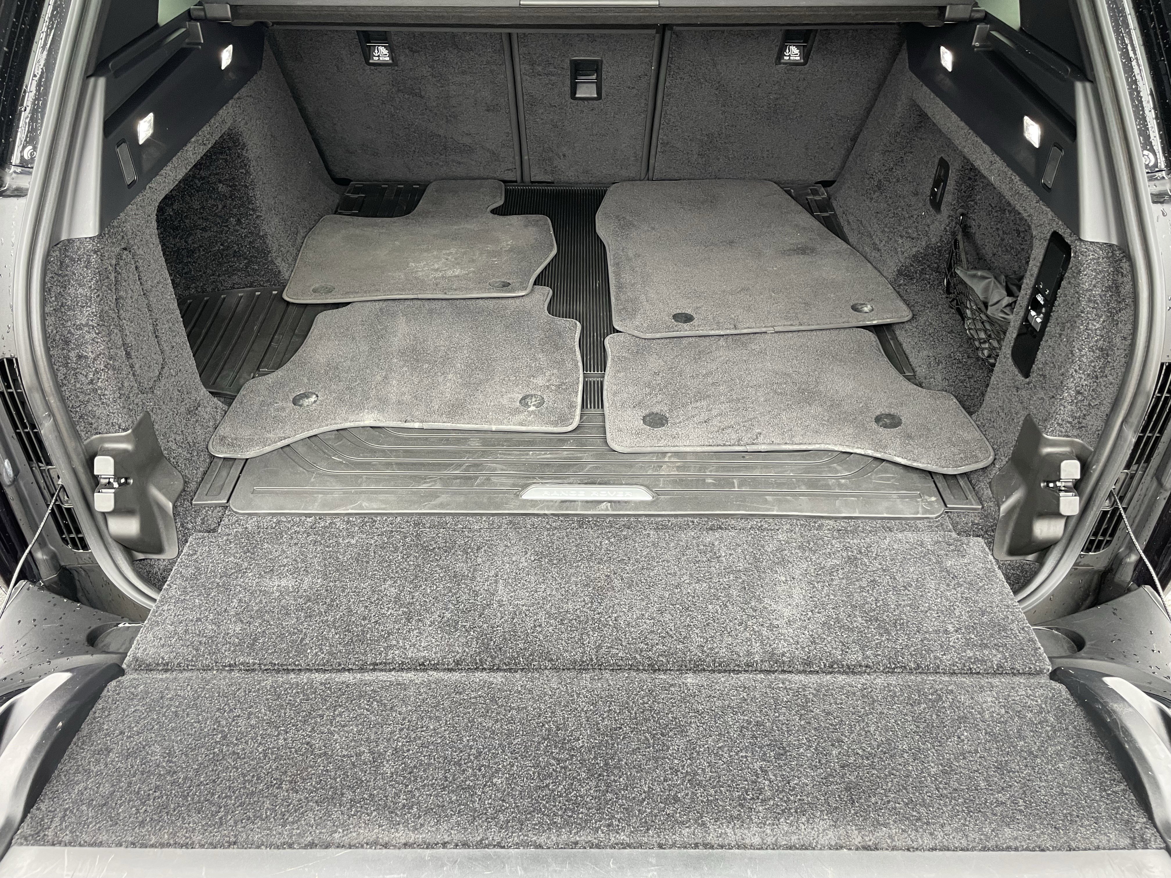 Certified 2025 Land Rover Range Rover SE image 34