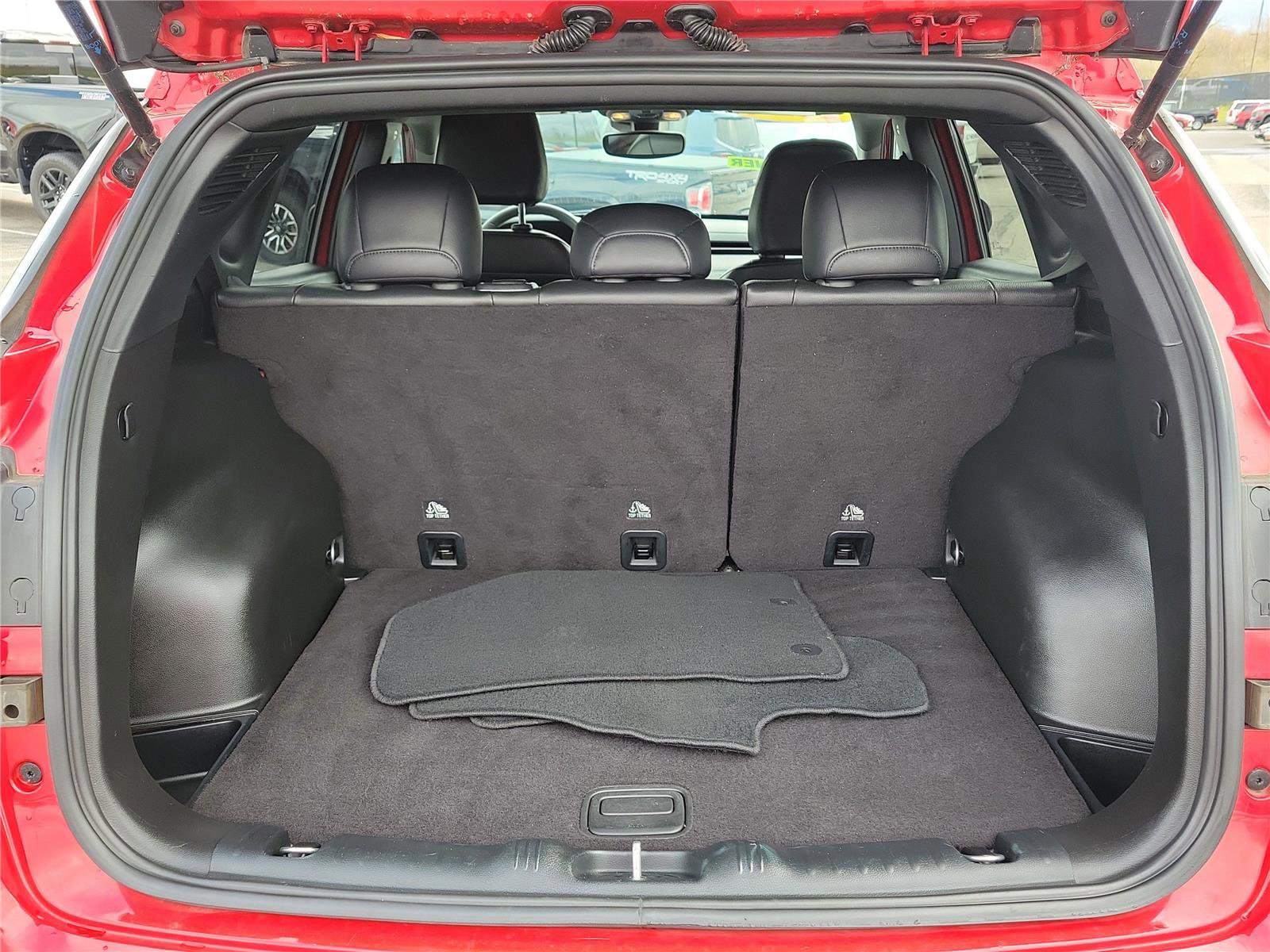 Used 2024 Jeep Compass Latitude AWD/4WD image 8