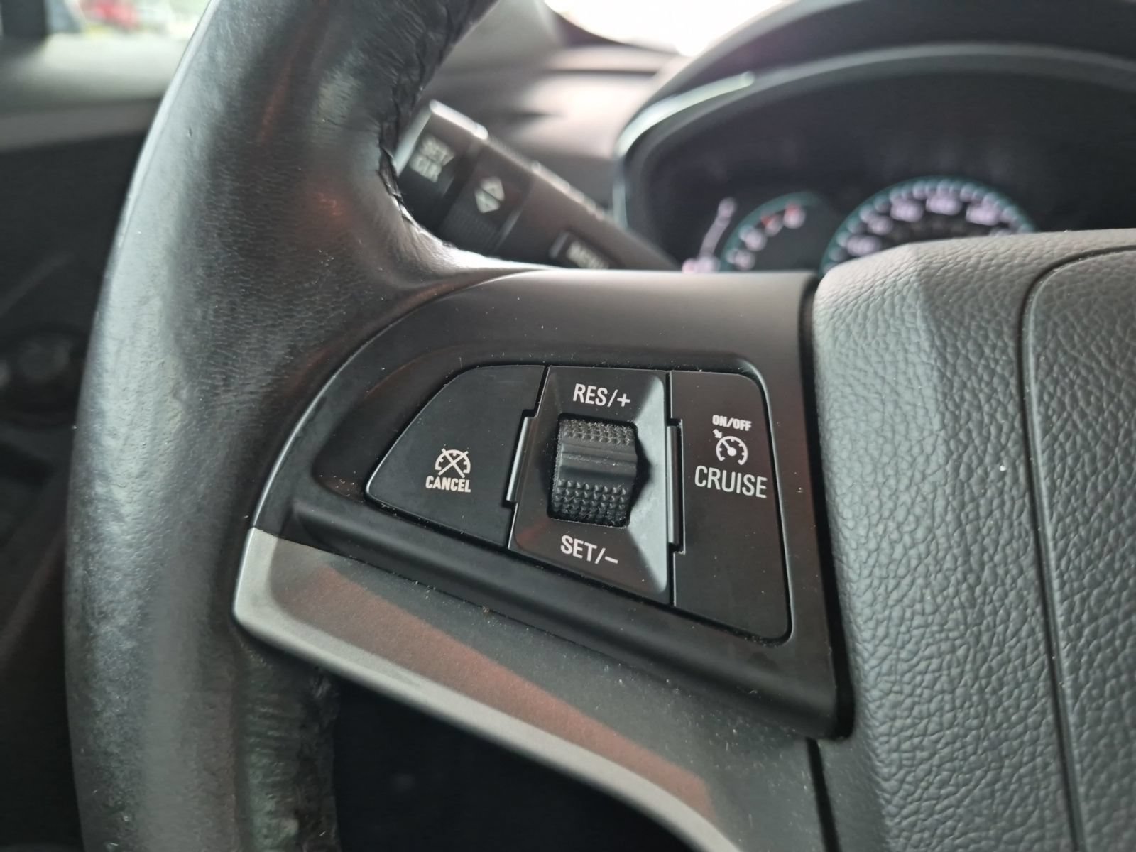 Used 2022 Chevrolet Trax LT w/ LT Convenience Package AWD/4WD image 12