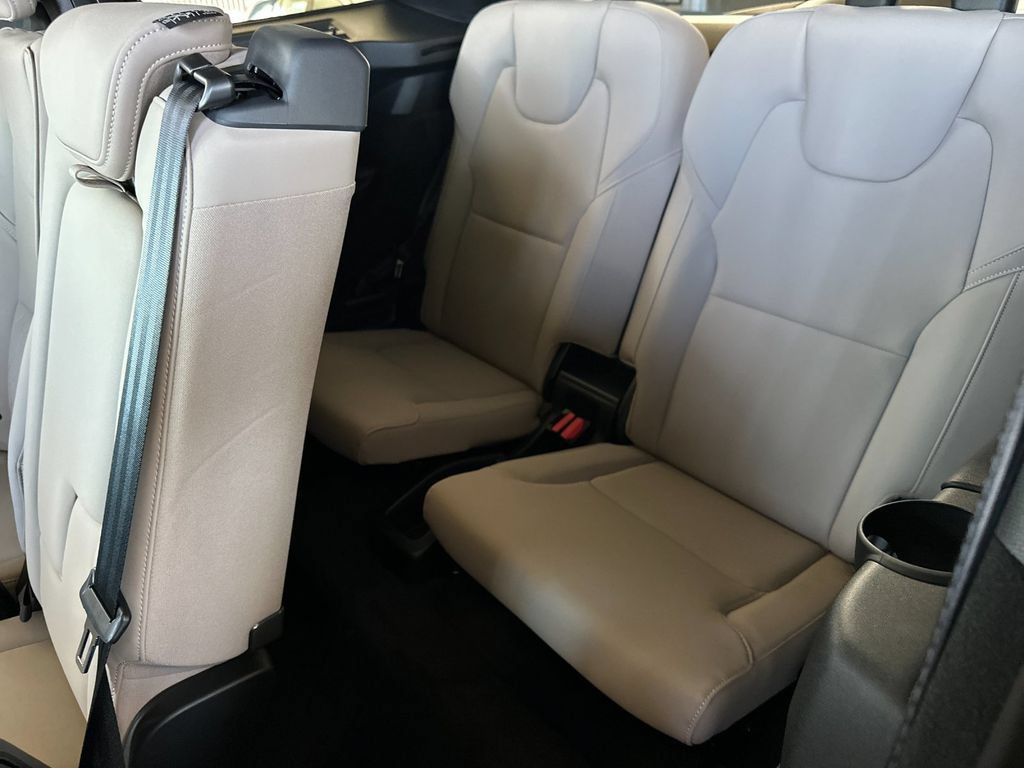 New 2026 Volvo XC90 T8 Plus w/ Protection Package Premier AWD/4WD image 14