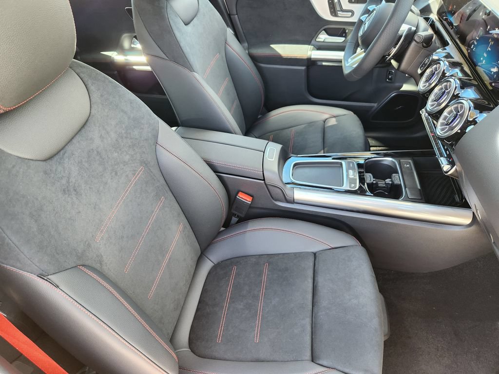 New 2026 Mercedes-Benz GLA 35 AMG 4MATIC image 13