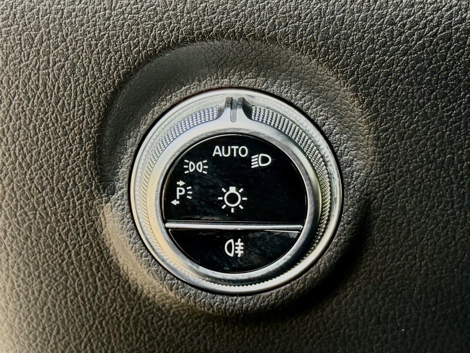 Used 2023 Mercedes-Benz C 300 Sedan image 30