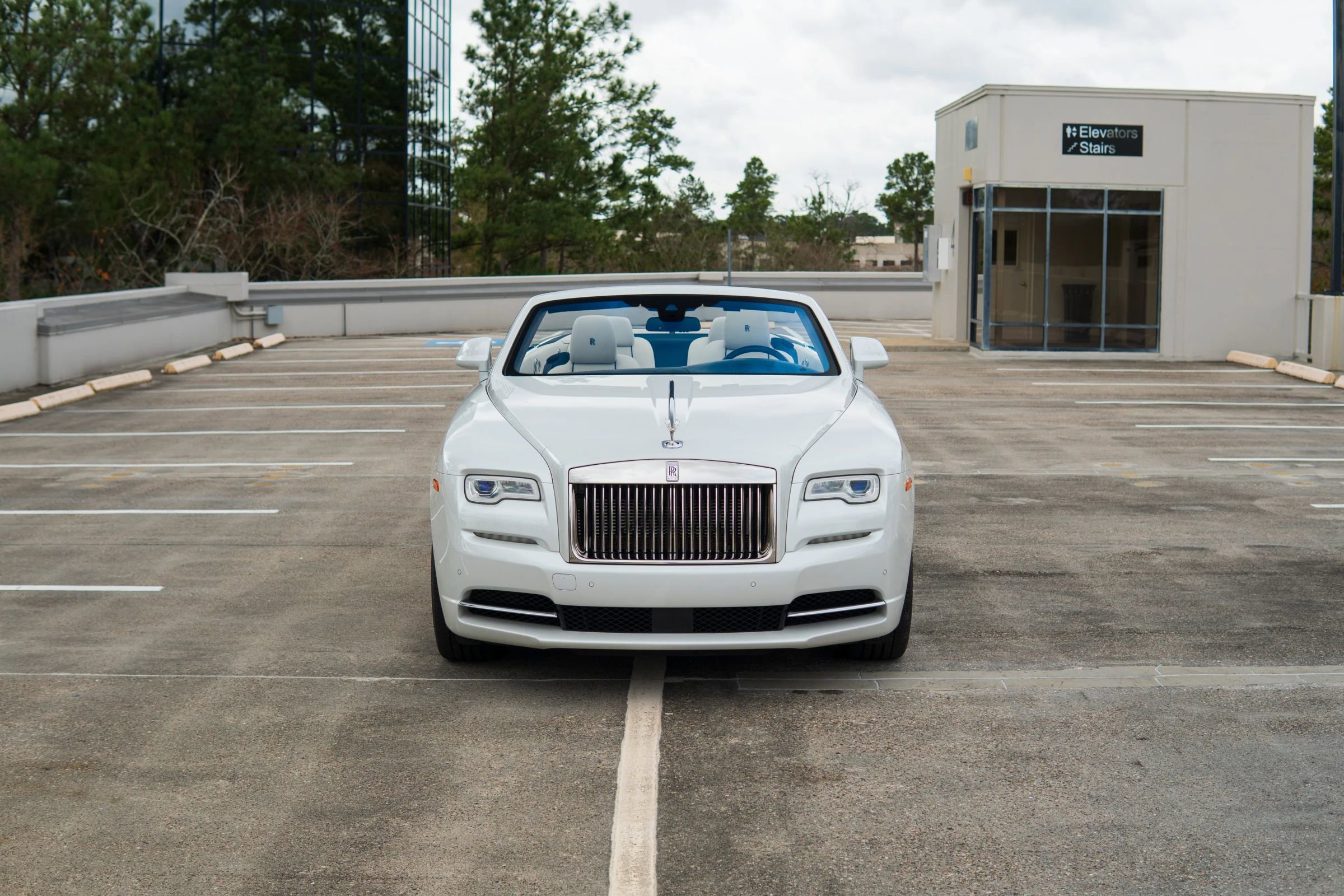Used 2017 Rolls-Royce Dawn RWD image 17