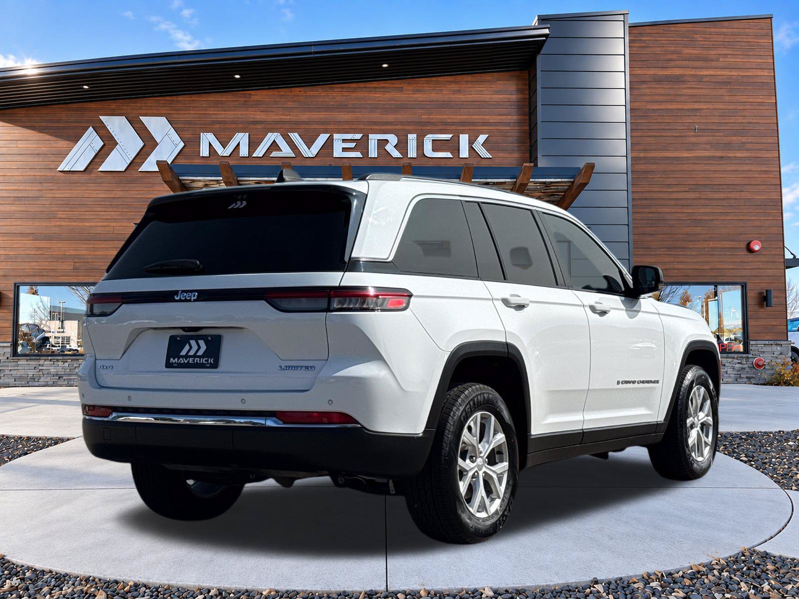 Used 2023 Jeep Grand Cherokee Limited w/ Trailer Tow Prep Group (B) AWD/4WD image 12