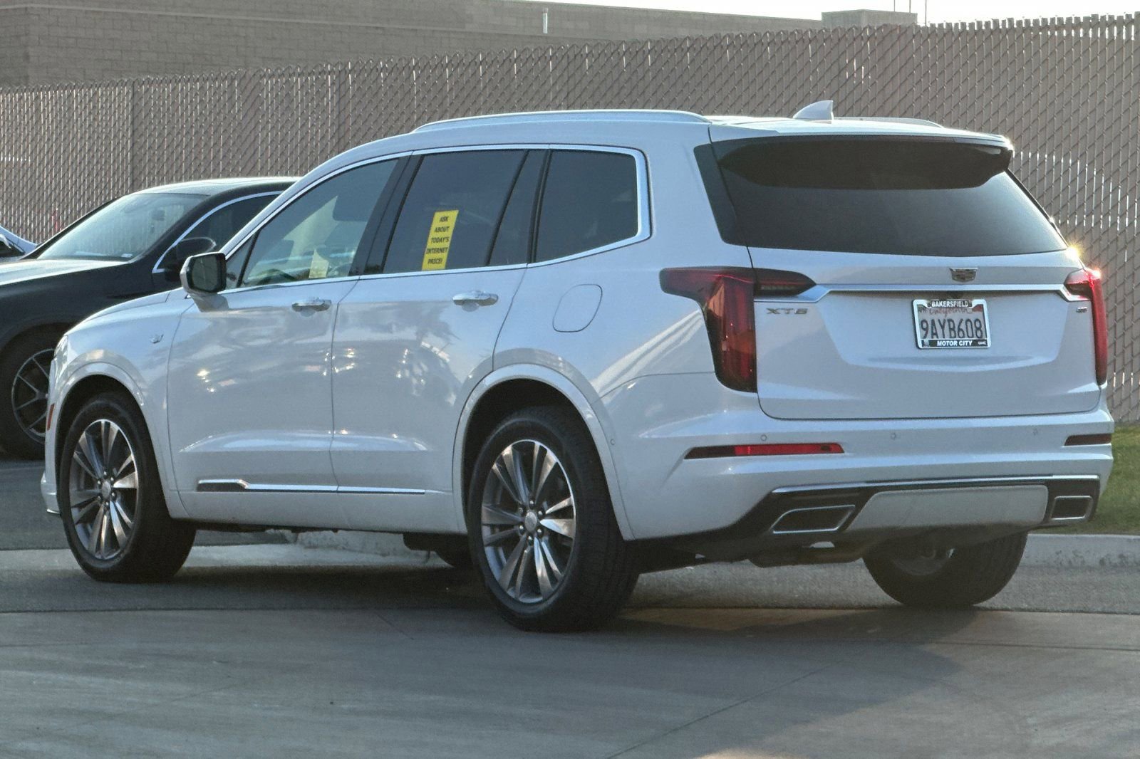 Used 2022 Cadillac XT6 Premium Luxury w/ Technology Package image 6