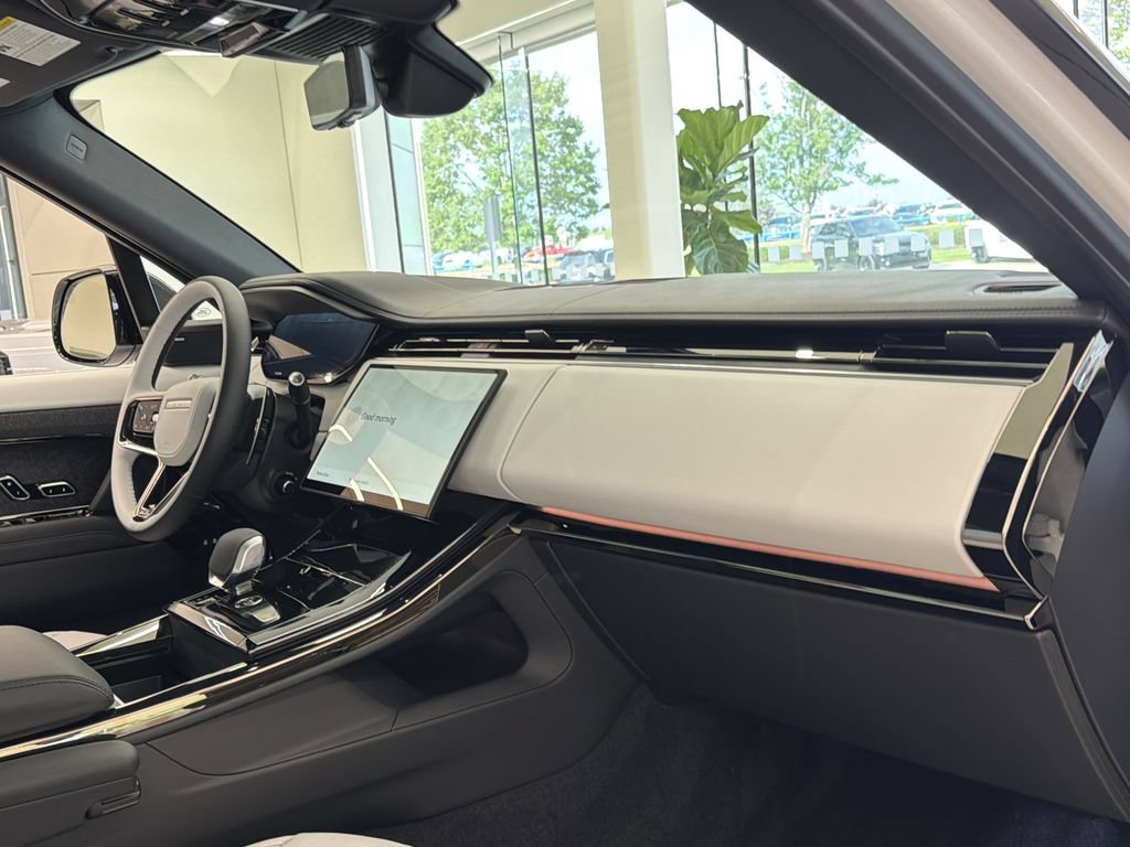 New 2026 Land Rover Range Rover Sport Dynamic SE AWD/4WD image 18