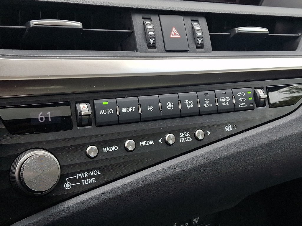 Used 2021 Lexus ES 300h w/ Accessory Package FWD image 17