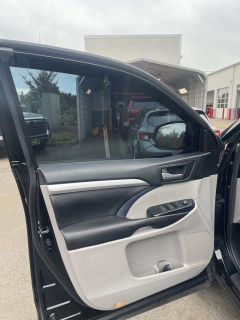 Used 2017 Toyota Highlander XLE image 9