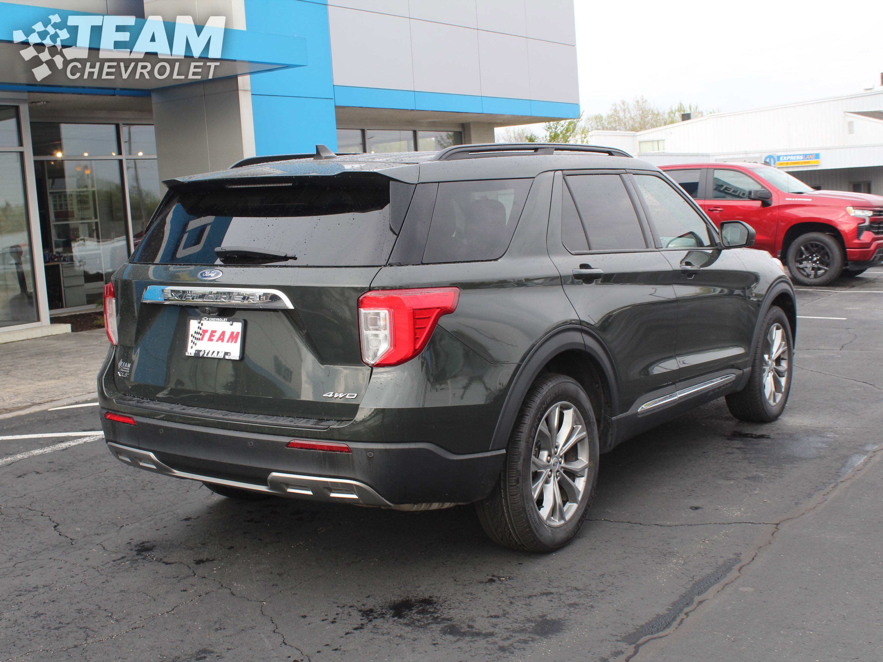 Used 2022 Ford Explorer XLT w/ Equipment Group 202A AWD/4WD image 4