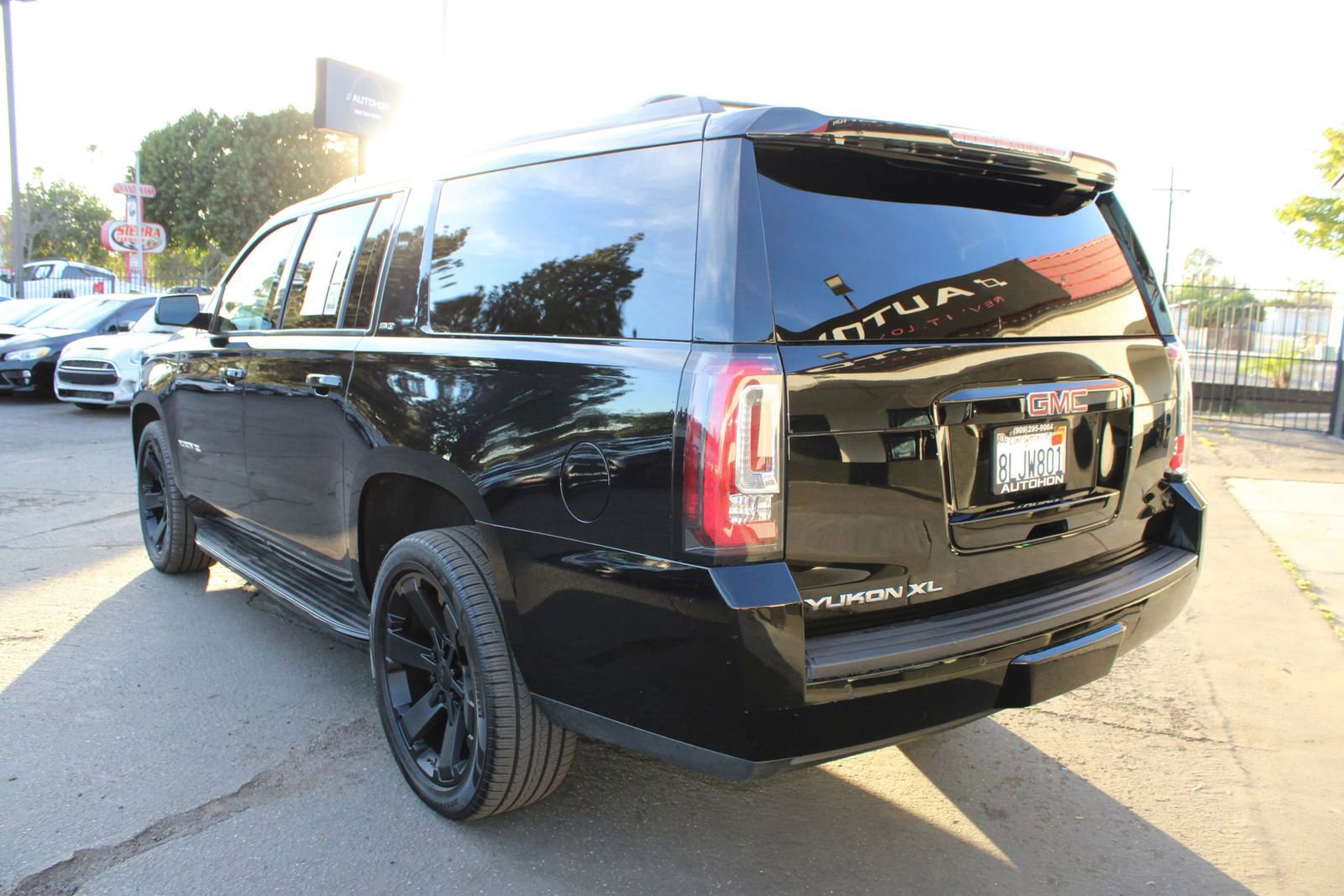 Used 2019 GMC Yukon XL SLT w/ Graphite Performance Edition image 36