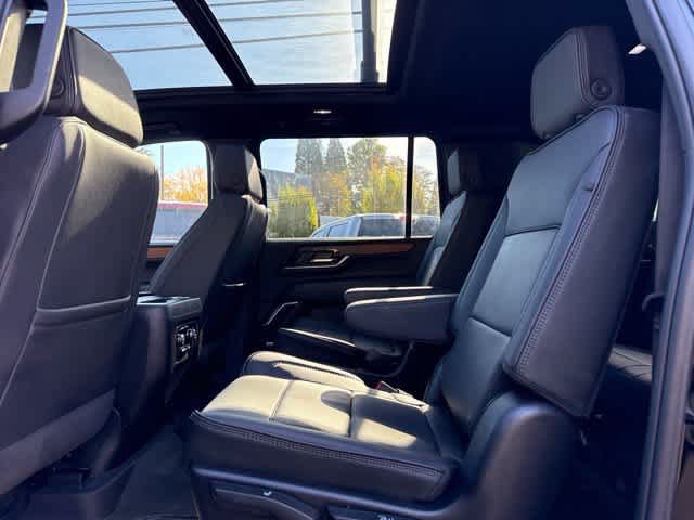 Used 2025 GMC Yukon XL Denali w/ Sun & Power Step Package AWD/4WD image 10