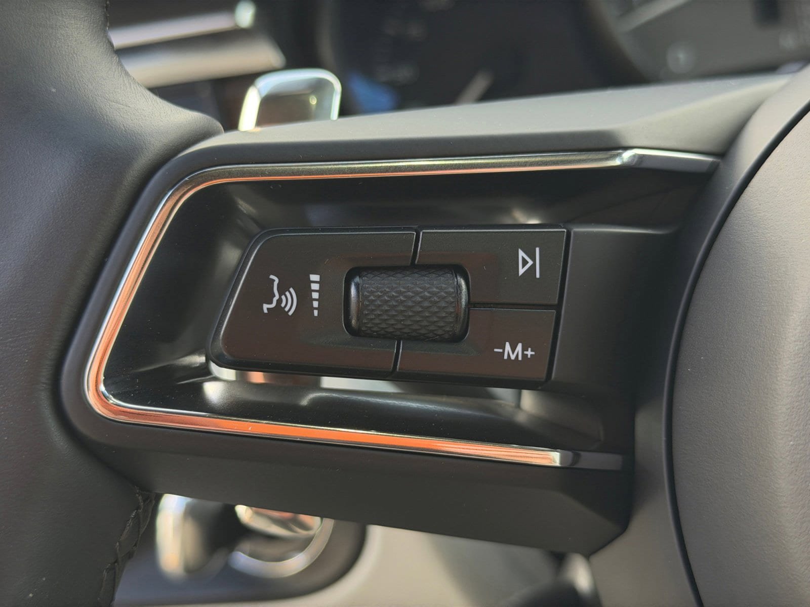 Certified 2025 Porsche Macan S AWD/4WD image 30
