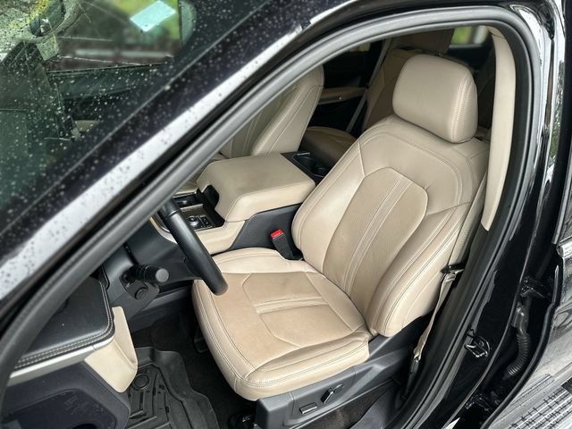 Used 2023 Ford Expedition Limited AWD/4WD image 12