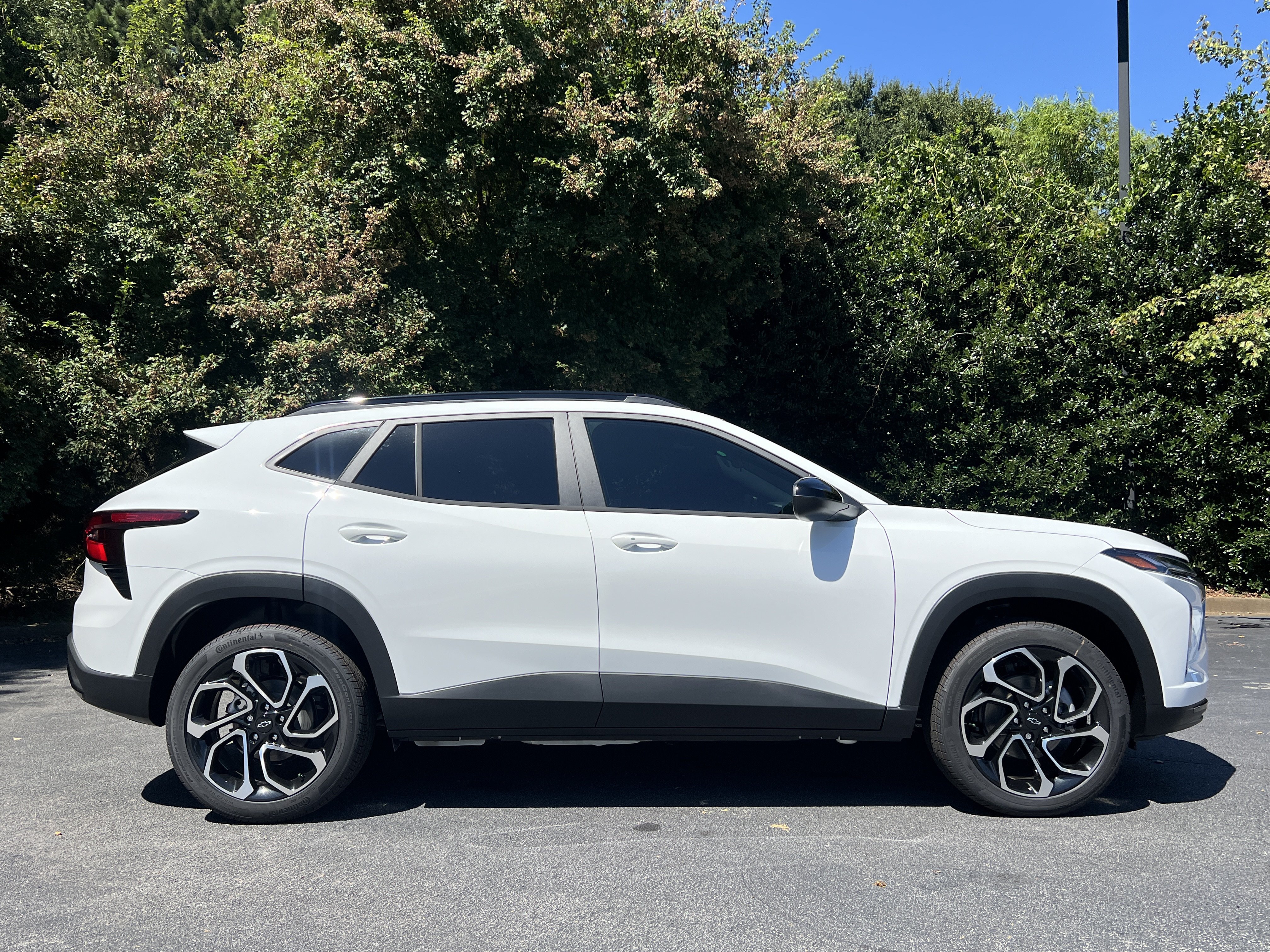 New 2026 Chevrolet Trax RS w/ Sunroof Package FWD image 10