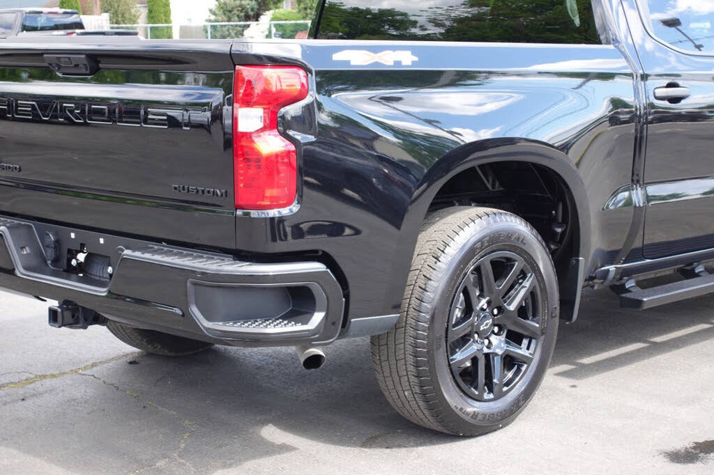 Used 2023 Chevrolet Silverado 1500 Custom AWD/4WD image 11