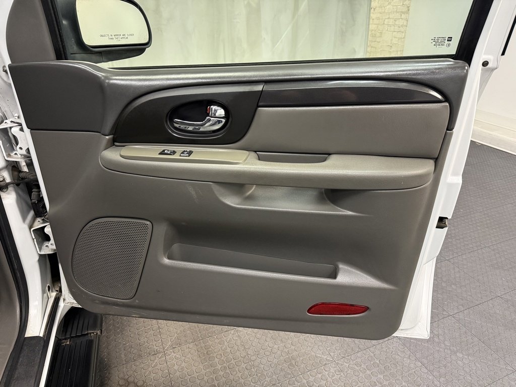 Used 2004 GMC Envoy XUV SLE w/ 1SB Preferred Equipment Group image 16