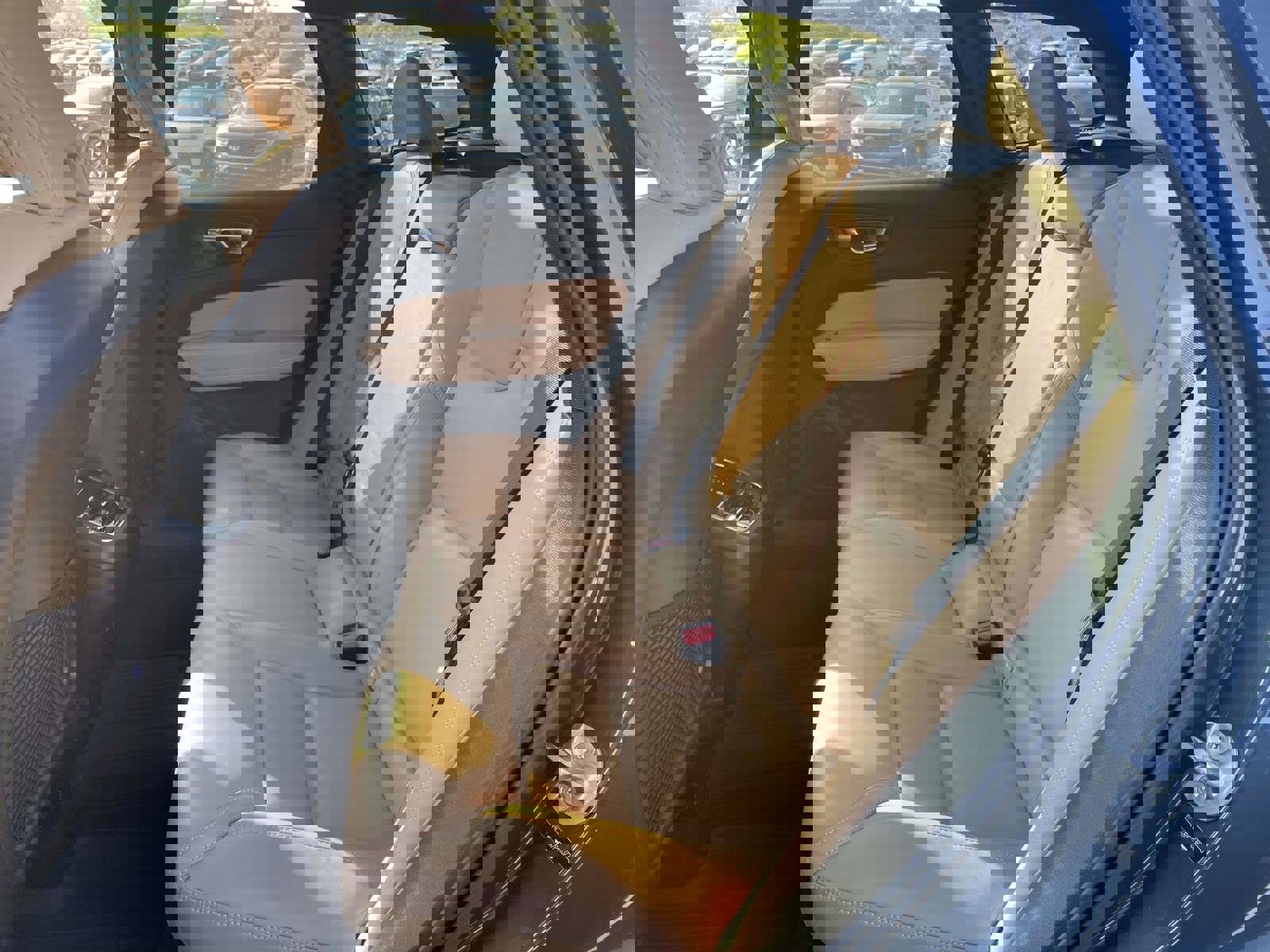 Used 2023 Volvo XC60 B5 Ultimate w/ Climate Package AWD/4WD image 12