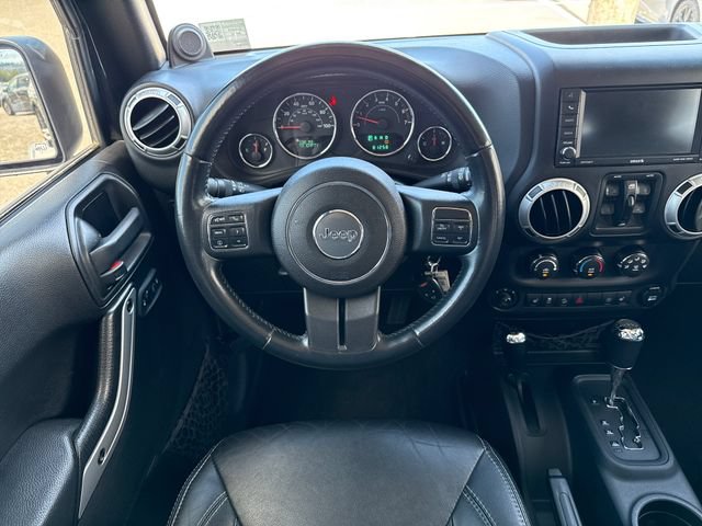 Used 2014 Jeep Wrangler Unlimited Rubicon w/ Connectivity Group AWD/4WD image 13