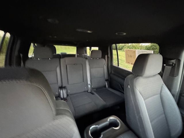 Used 2023 Chevrolet Suburban LS RWD image 32