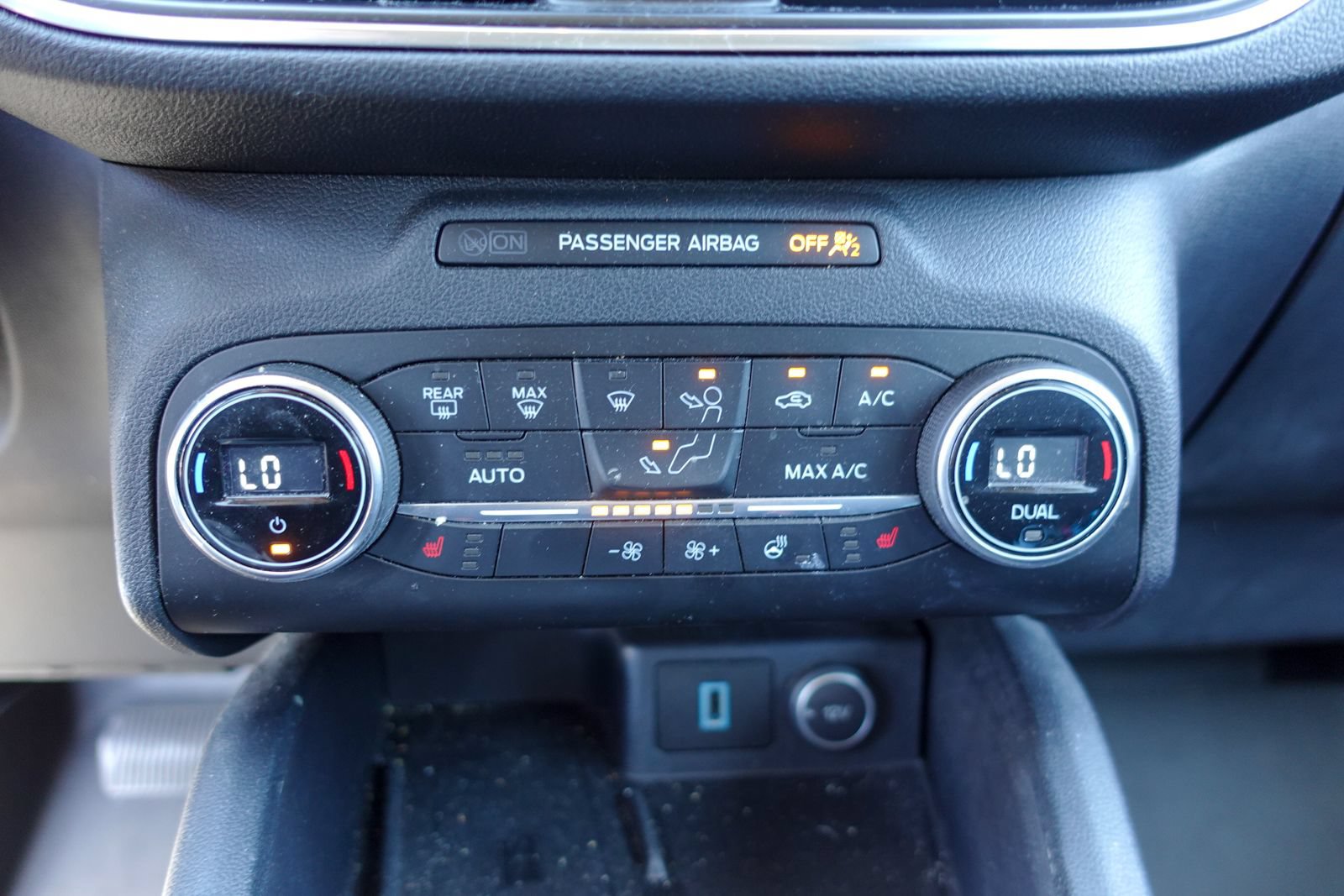 Used 2020 Ford Escape Titanium AWD/4WD image 20