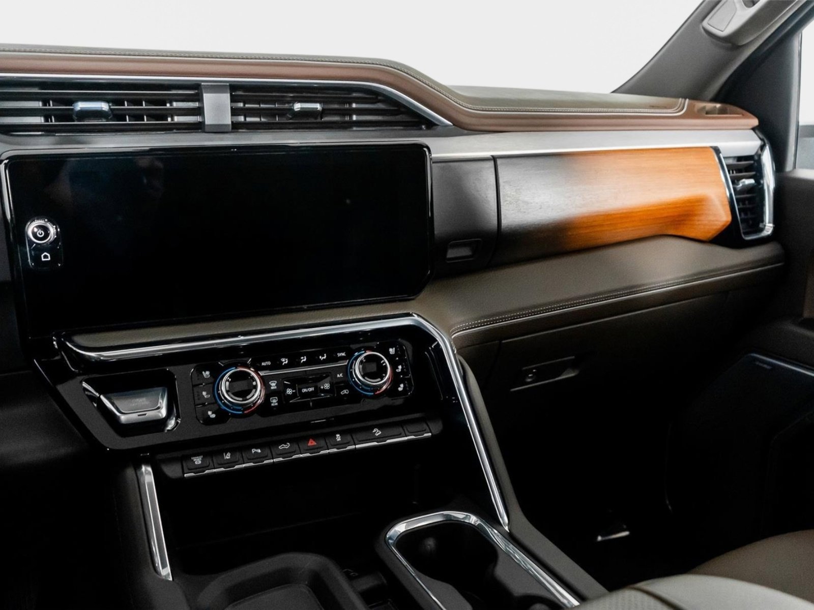 Used 2025 GMC Sierra 3500 Denali w/ Denali Reserve Package image 34