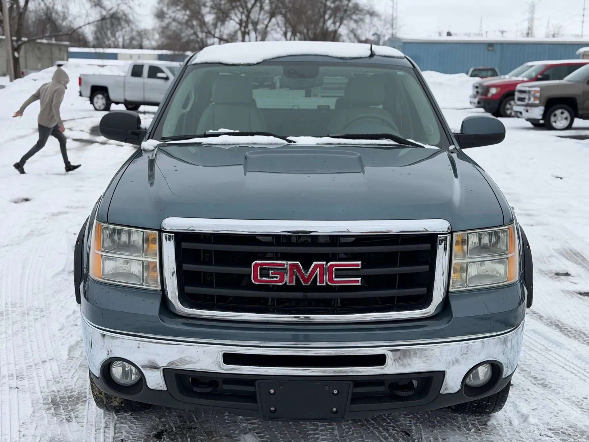 Used 2009 GMC Sierra 1500 SLT w/ Suspension Package, Off-Road image 2