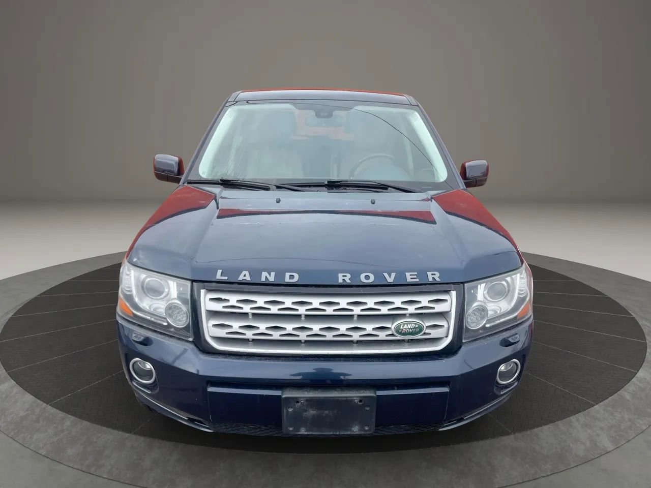 Used 2013 Land Rover LR2 HSE image 2