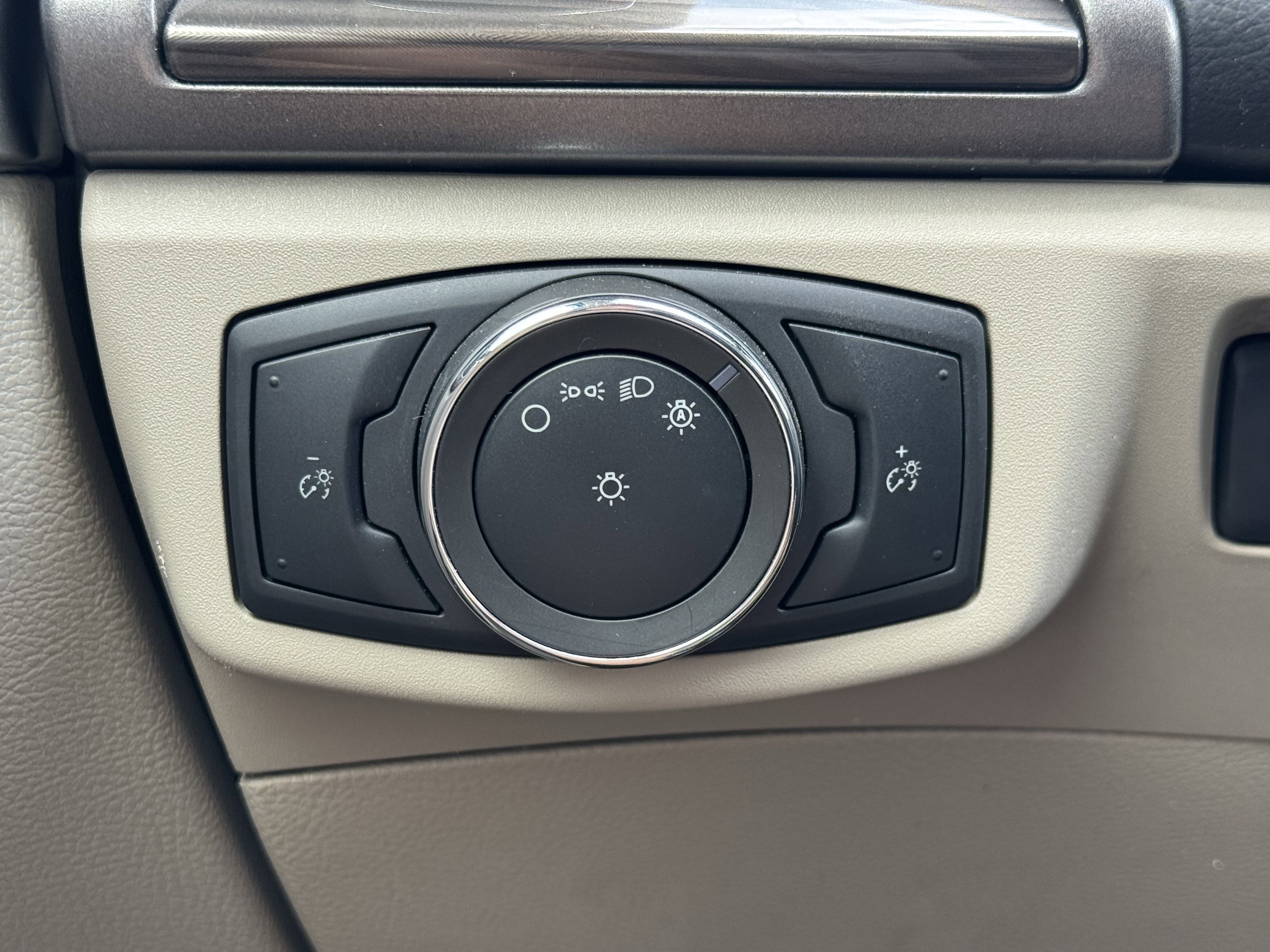 Used 2020 Ford Fusion SEL image 21