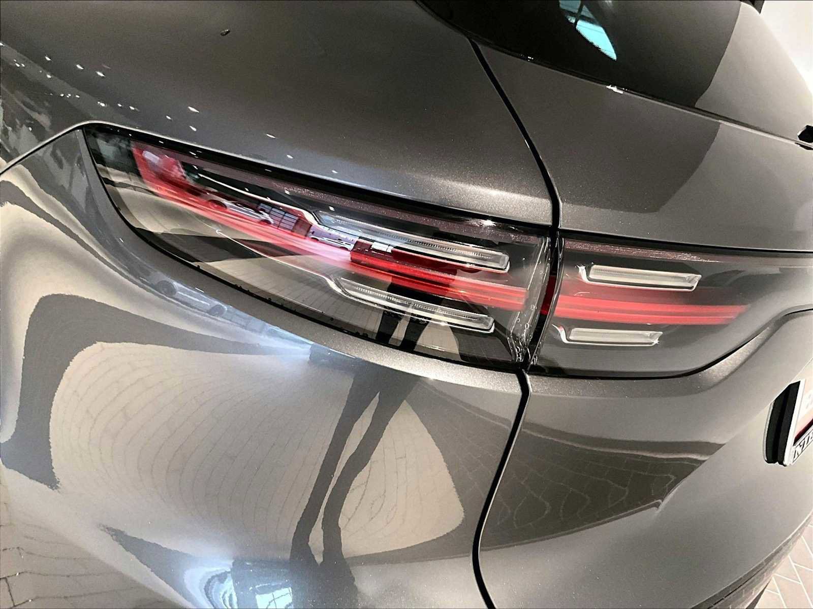 Used 2023 Porsche Cayenne image 32