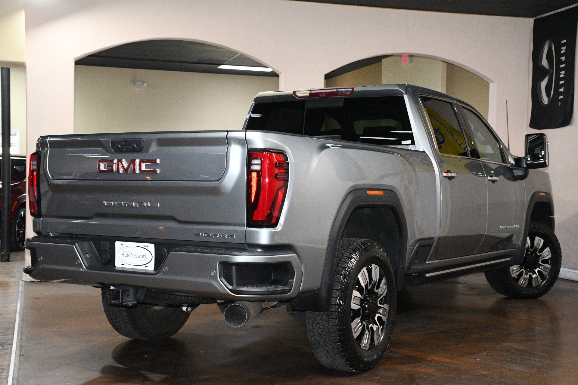Used 2024 GMC Sierra 2500 Denali w/ Denali Reserve Package AWD/4WD image 5
