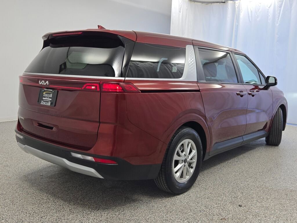 Used 2024 Kia Carnival LX image 13