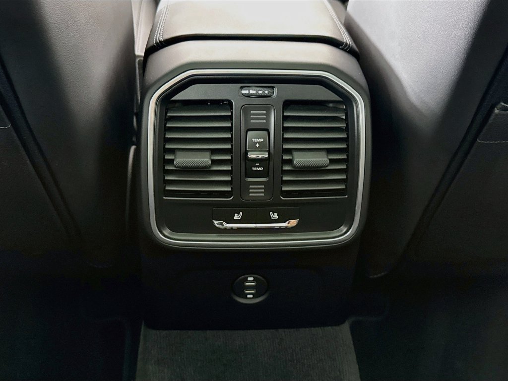 Certified 2020 Porsche Macan AWD/4WD image 27