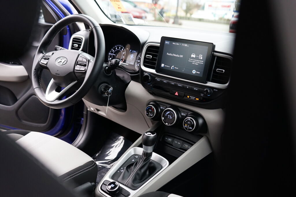 Used 2022 Hyundai Venue SEL w/ Cargo Package image 20