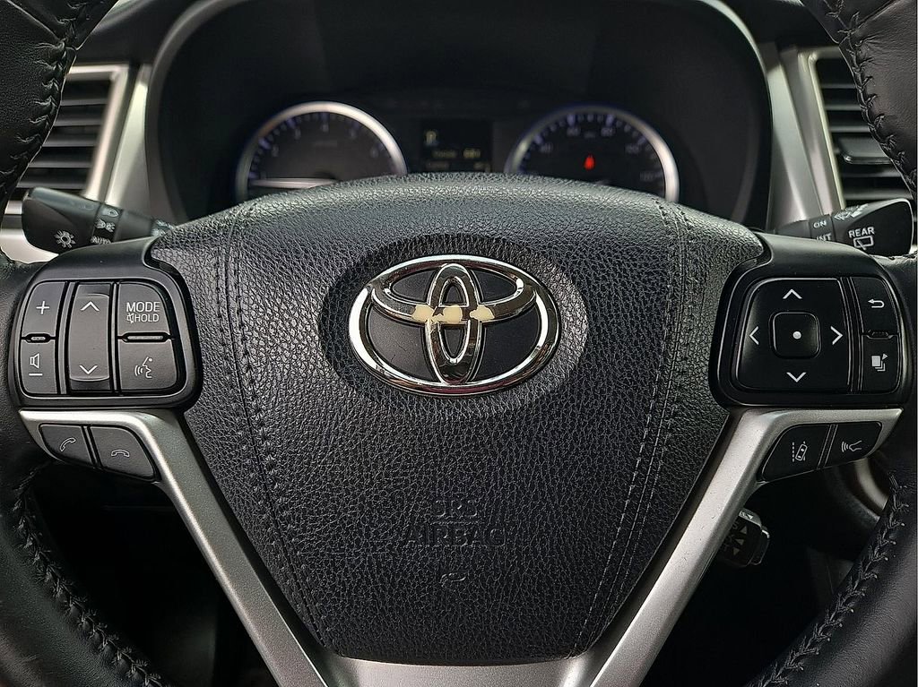 Used 2018 Toyota Highlander XLE AWD/4WD image 20