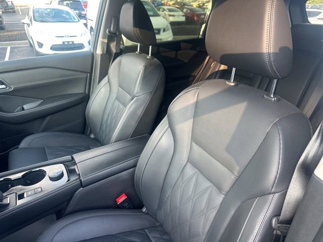 Used 2024 Nissan Rogue Platinum w/ Platinum Premium Package image 15