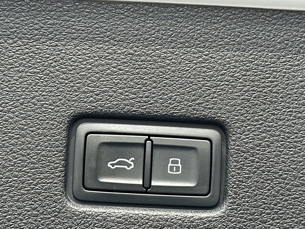 Used 2023 Audi Q8 Premium Plus image 34