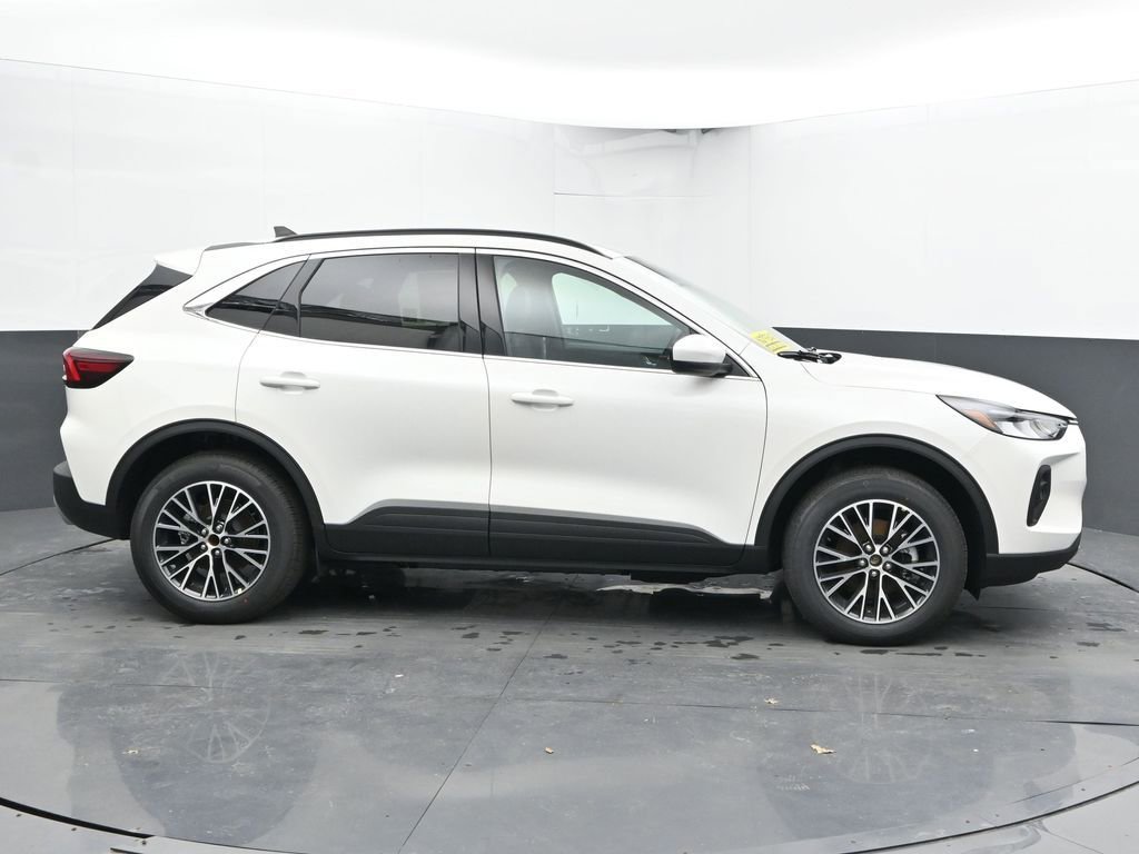 New 2026 Ford Escape SE w/ Class II Trailer Tow Package image 11