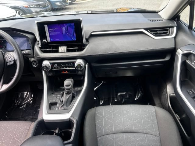 Used 2025 Toyota RAV4 XLE AWD/4WD image 22