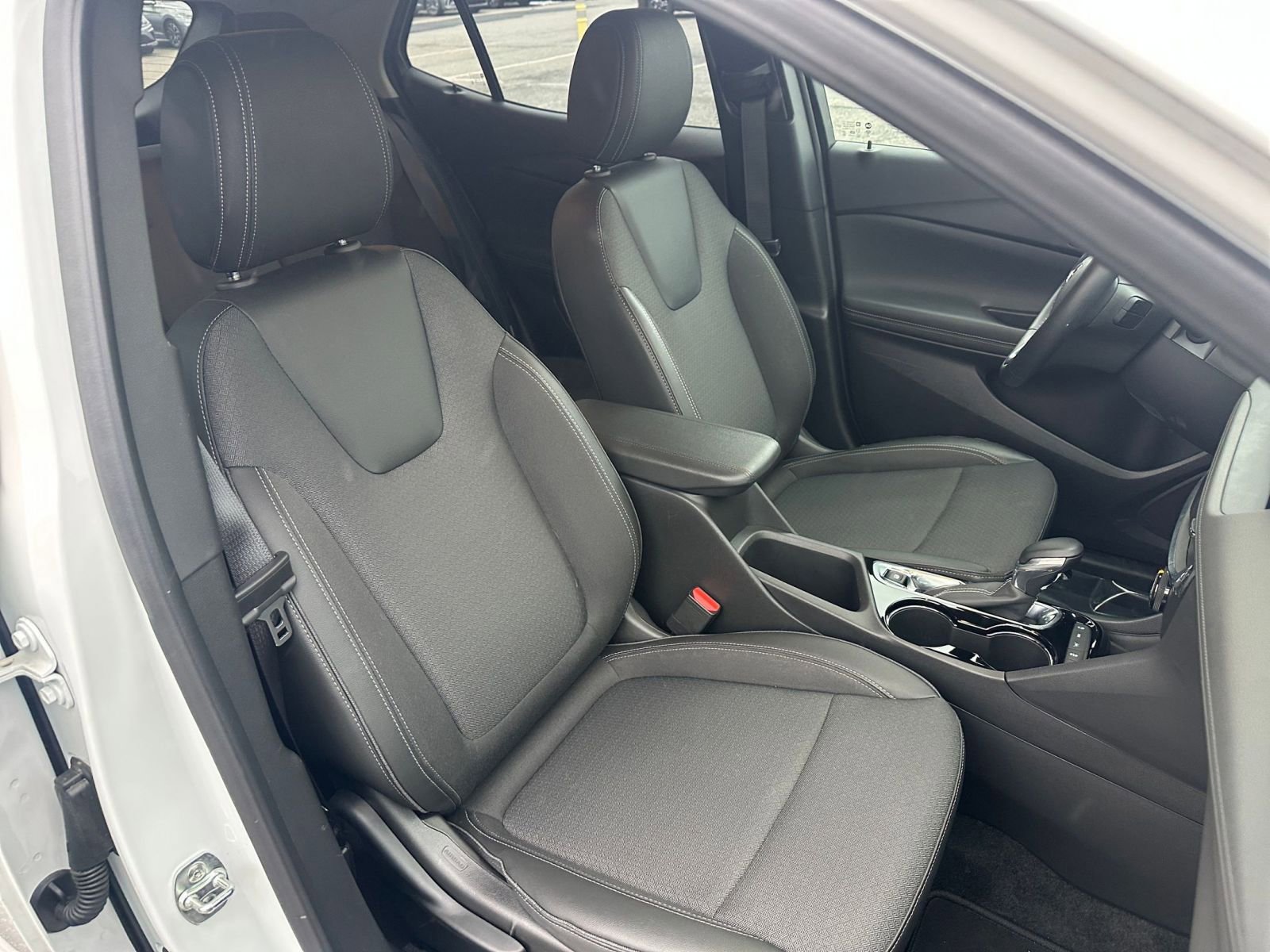 Used 2025 Buick Encore GX Preferred image 34