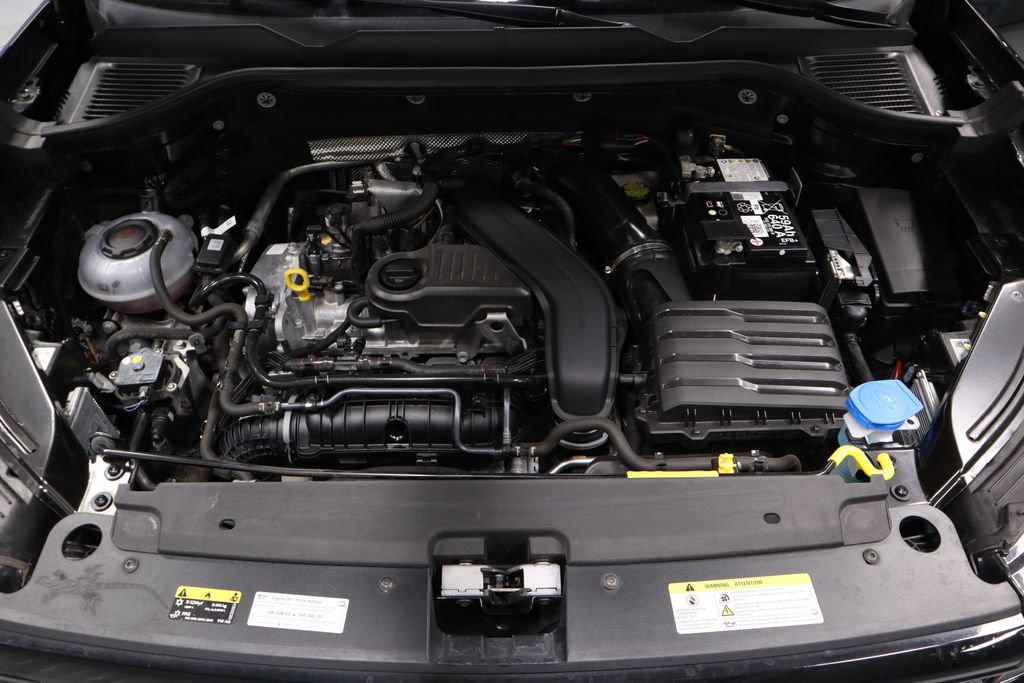 Used 2025 Volkswagen Taos SE FWD image 17
