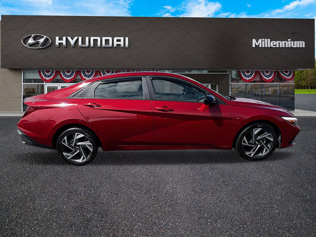 Certified 2025 Hyundai Elantra Sport FWD image 4