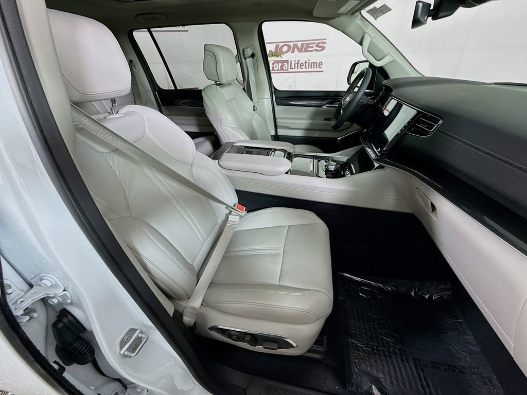 Used 2023 Jeep Wagoneer 4WD w/ Premium Group I image 36