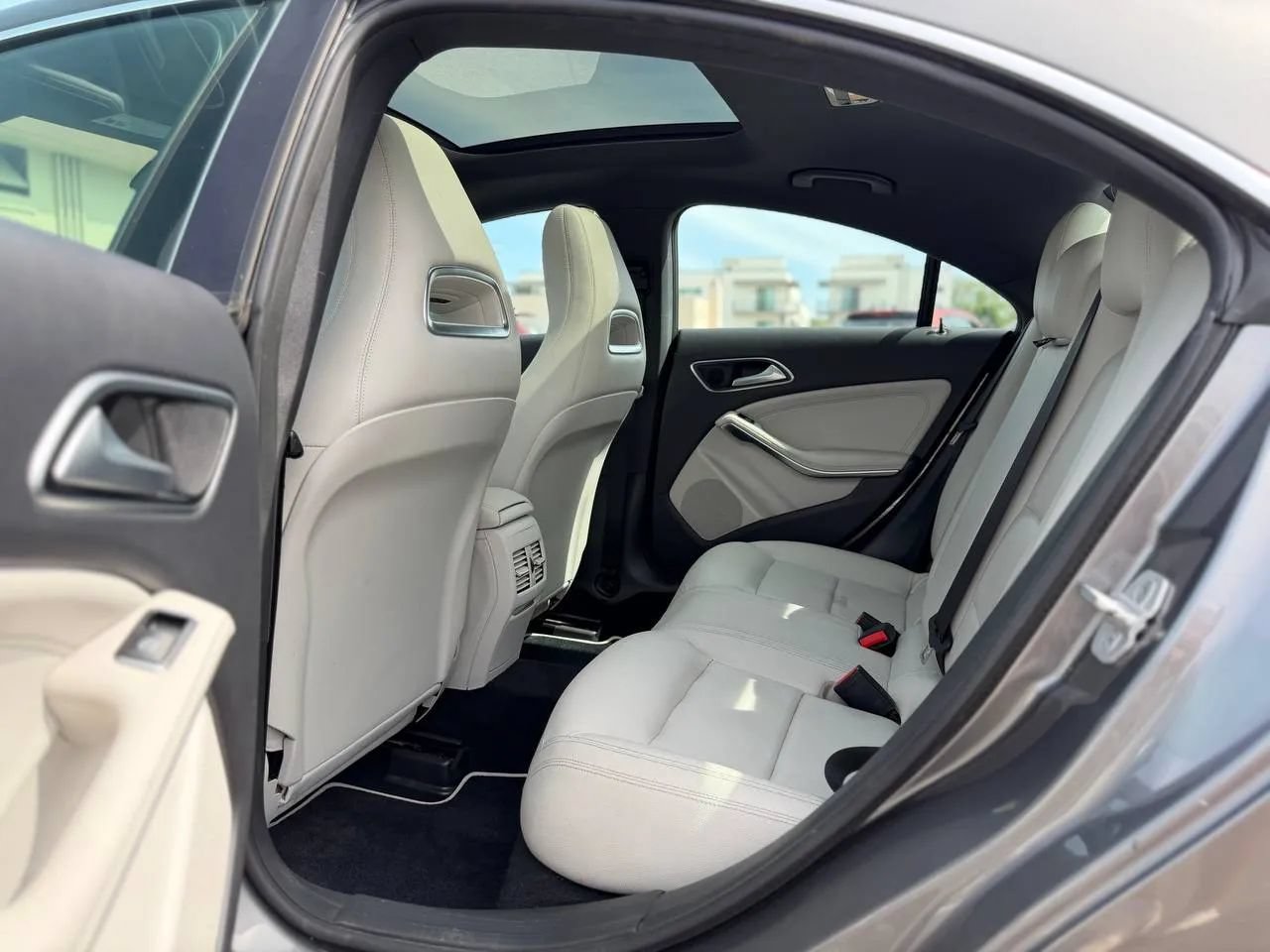 Used 2014 Mercedes-Benz CLA 250 4MATIC image 27