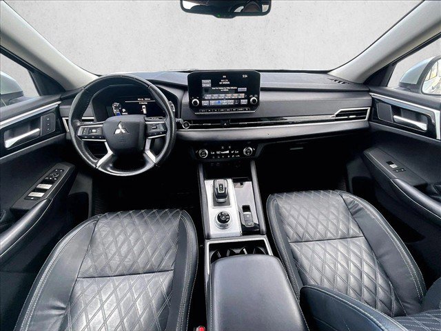 Used 2023 Mitsubishi Outlander SEL FWD image 16