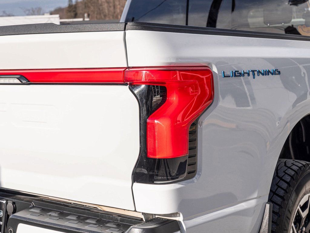 Used 2023 Ford F150 Lightning Lariat image 32