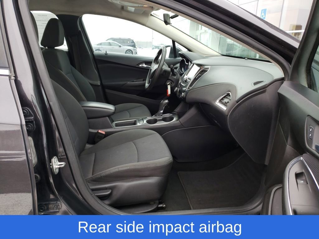 Used 2017 Chevrolet Cruze LT image 18